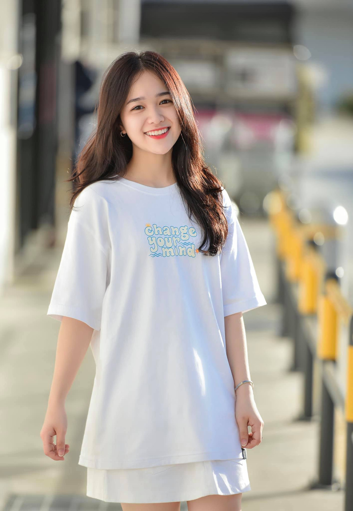 Làm mẫu ảnh từ khi còn đang ngồi trên ghế nhà trường, Vũ Hường đã tự kiếm được chút thu nhập mỗi tháng, được biết, mỗi tháng cô bạn kiếm được hơn 10 triệu đồng đủ để mua đồ mình thích và tặng quà cho ba mẹ.