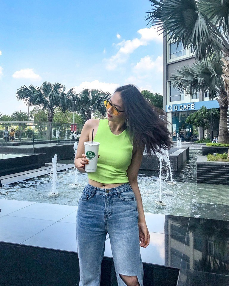 Vì có cá tính khá độc lập nên Bảo Ngọc sớm tập kinh doanh ngay từ khi còn đang học năm thứ 2 đại học, lúc đó cô nàng đã đủ khả năng để tự chi trả các chi phí cho cuộc sống cá nhân.