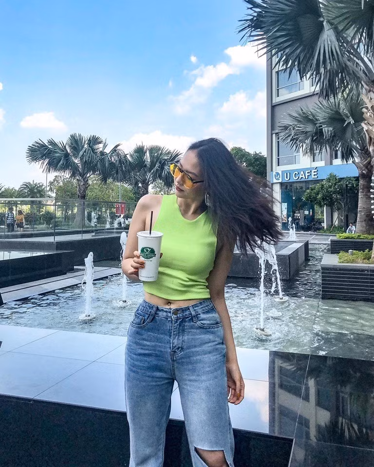 Vì có cá tính khá độc lập nên Bảo Ngọc sớm tập kinh doanh ngay từ khi còn đang học năm thứ 2 đại học, lúc đó cô nàng đã đủ khả năng để tự chi trả các chi phí cho cuộc sống cá nhân.