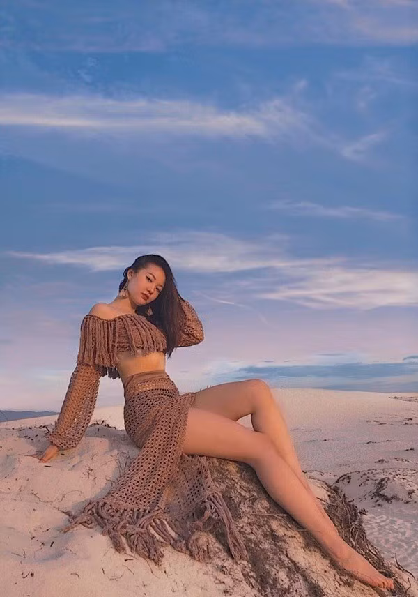 Không chỉ xinh đẹp, cô gái tài năng này còn là chủ nhiệm CLB nhảy của trường và cũng đang là thành viên trong nhóm nhảy có tiếng tại Hà Nội.