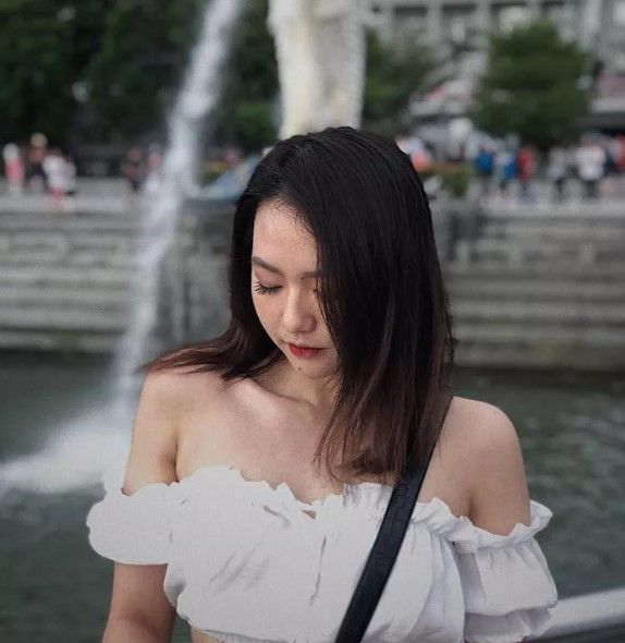 Vào năm 2018, hot girl này đã được xướng tên cho ngôi vị hoa khôi ĐH FPT cùng với 2 giải phụ quan trọng của chương trình là Miss Ảnh và Hoa khôi Tài năng.