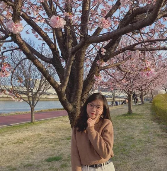 Cô nàng có thành tích học tập đáng nể khi đạt sinh viên giỏi ngành CNTT trong nhiều kỳ liên tiếp và là thành viên chủ chốt trong những câu lạc bộ, sự kiện đinh của ĐH FPT.