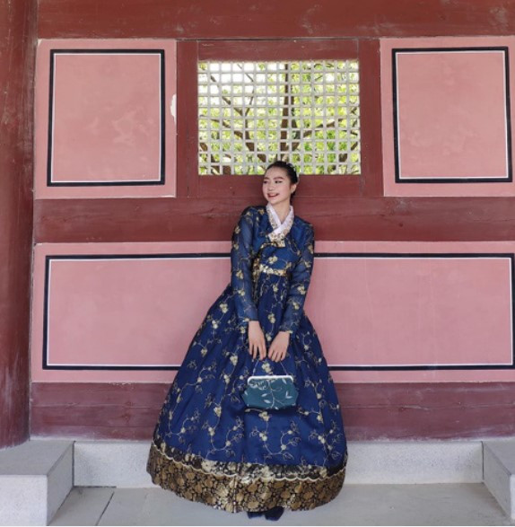 Bảo Ngọc có phong cách thời trang sành điệu, cô bạn thường xuyên xuất hiện trong những tấm ảnh check-in tại nhiều địa điểm du lịch hấp dẫn.