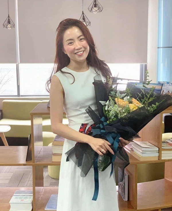 Cô nàng đã vinh dự tốt nghiệp ĐH FPT với ngôi vị Á khoa ngành Kinh tế.