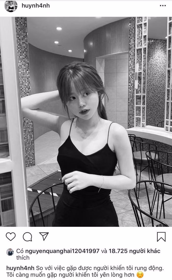 Ngoài ra, bạn gái Quang Hải còn tiếp tục đăng tấm hình chân dung đen trắng và viết: "So với việc gặp được người khiến tôi rung động, tôi càng muốn gặp người khiến tôi yên lòng hơn".