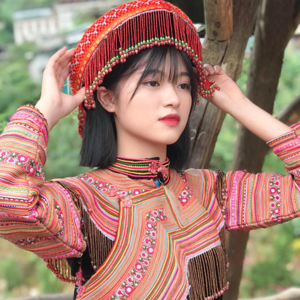 Hương Ly cảm thấy tự tin, thoải mái và vui vẻ trong những khoảnh khắc diện trang phục này.