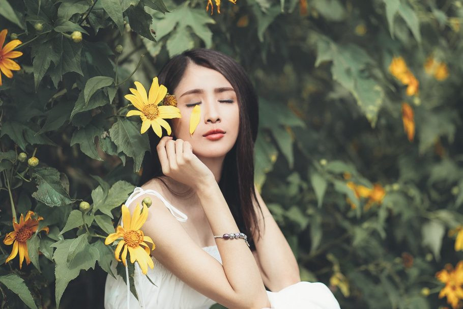 Xinh đẹp, dịu dàng và có gương mặt thanh thoát, cô giáo tiếng Nhật bén duyên với công việc người mẫu và thường xuyên đăng tải những bộ ảnh ấn tượng lên mạng xã hội.