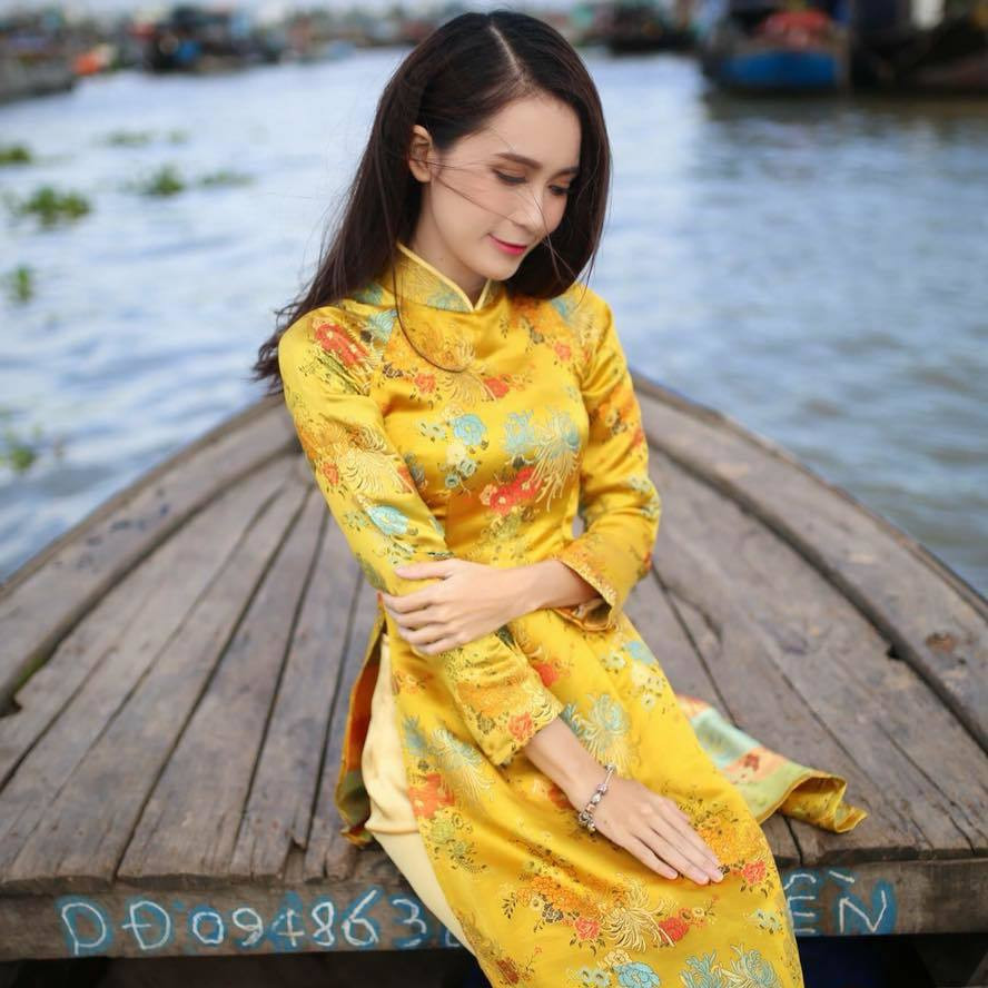 Nhờ vào nhan sắc xinh đẹp, Thanh Trúc thường được các sinh viên trong trường gọi với cái tên rất hay là "cô giáo hot girl" hay "thần tiên tỷ tỷ".