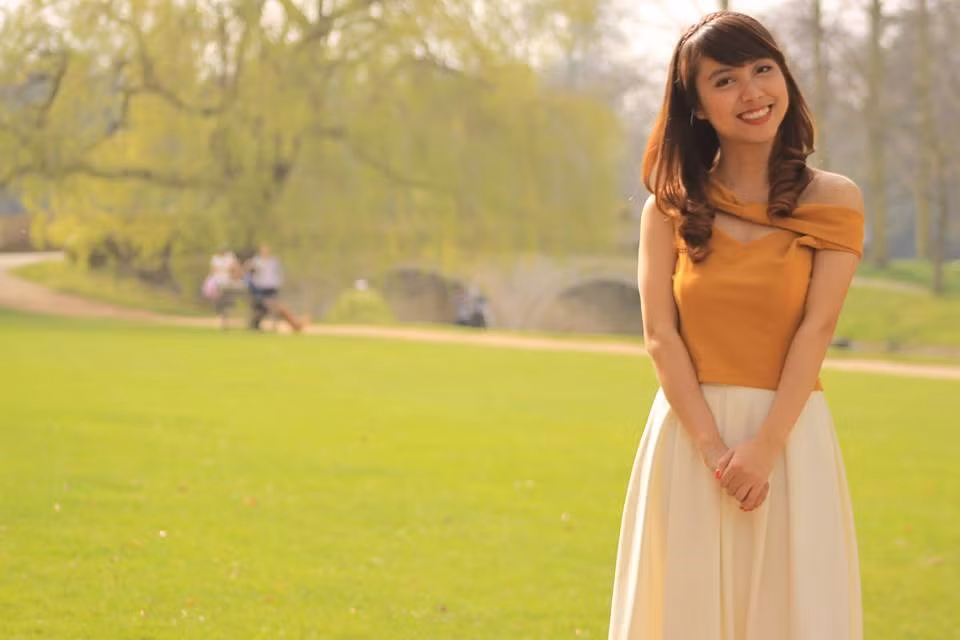  Cô giáo 9x Minh Trang đốn tim người đối diện ngay từ cái nhìn đầu tiên với gương mặt xinh như hot girl.