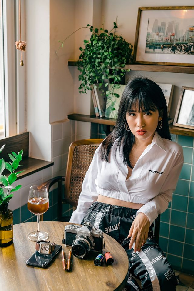 Cô nàng gây ấn tượng không chỉ bởi nhan sắc ngọt ngào mà âm nhạc cũng đã toát lên được nét tính cách phóng khoáng, vô tư qua những âm thanh mà cô mang lại.