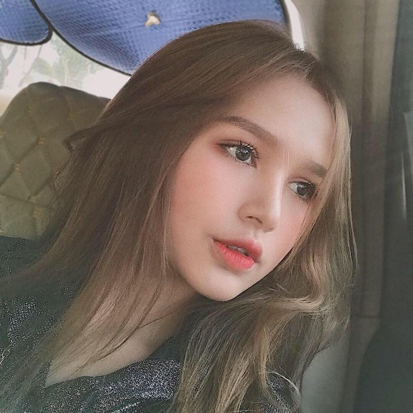 Được biết thêm, Xoài Non cũng là cái tên khá nổi trên mạng xã hội, được nhiều người biết đến, thậm chí, cô nàng còn vướng phải tin đồn phẫu thuật thẩm mỹ để có nhan sắc lung linh như hiện tại.