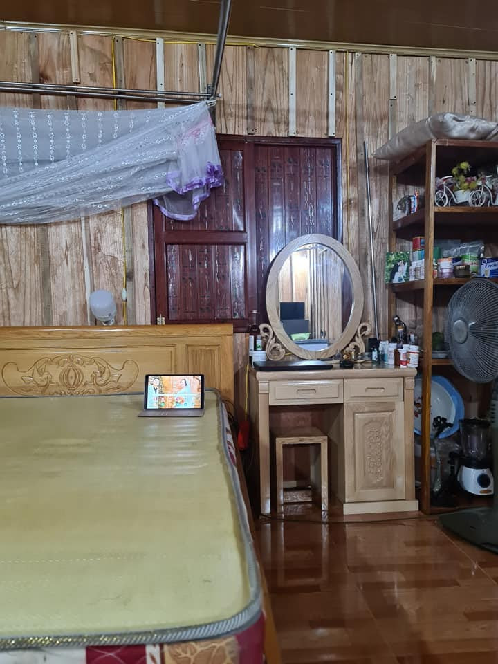 Bên dưới bài đăng, khá nhiều cư dân mạng để lại lời chúc phúc, hy vọng cặp đôi sẽ sống hạnh phúc dài lâu trong “túp lều lý tưởng” của mình.