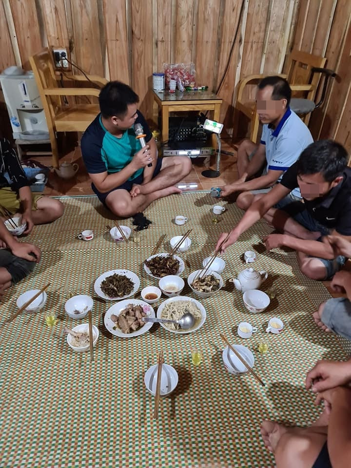 Ngoài ra, trong bữa tiệc tân gia mới đây, vợ chồng chị Sao có mời người thân, bạn bè đến chơi nhà.