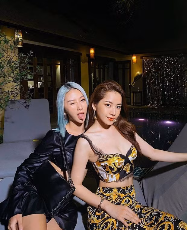 Được biết chàng trai này là thiếu gia giàu có, cả hai có mối quan hệ nghiêm túc. Người này trước giờ vốn nổi tiếng vì độ chịu chơi, sành điệu, kém nữ ca sĩ 2 tuổi.