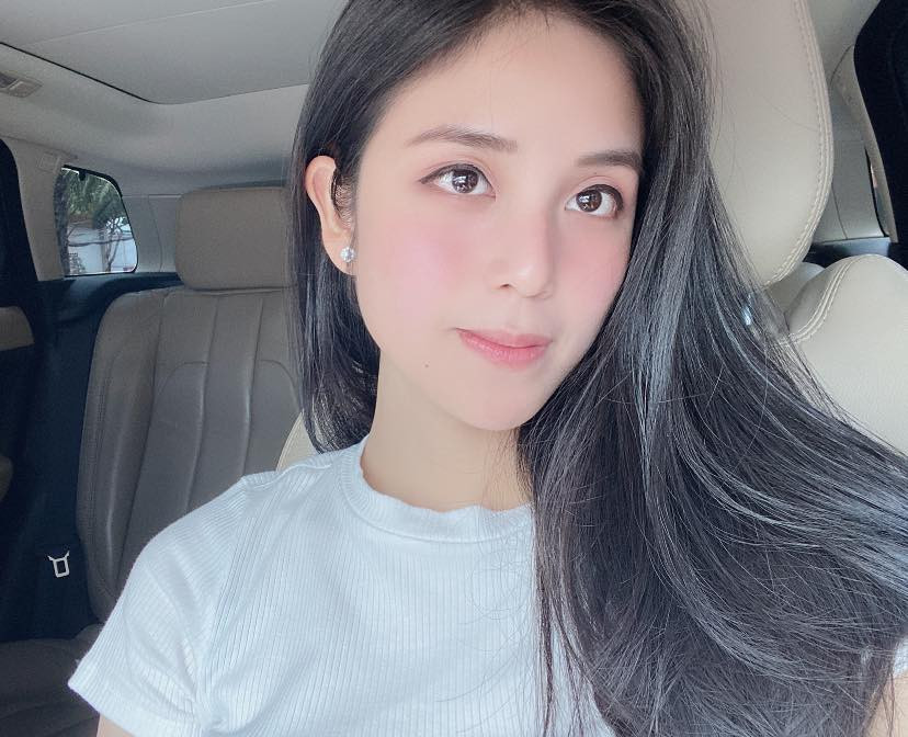 Hiện tại, hot girl đang làm mẫu ảnh, lookbook cùng công việc quản lý khách sạn.