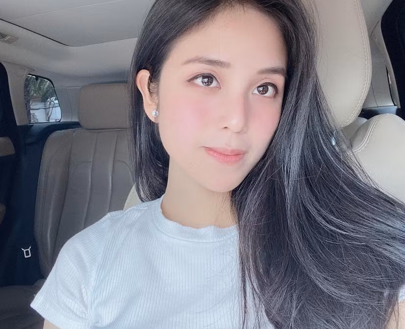 Hiện tại, hot girl đang làm mẫu ảnh, lookbook cùng công việc quản lý khách sạn.