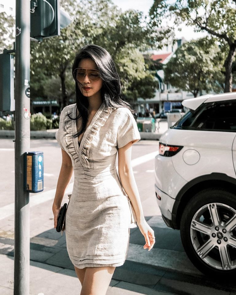 Cô nàng đúng chuẩn "rich kid" khi có trong tay nhiều món đồ hiệu và check-in ở những nơi sang chảnh.