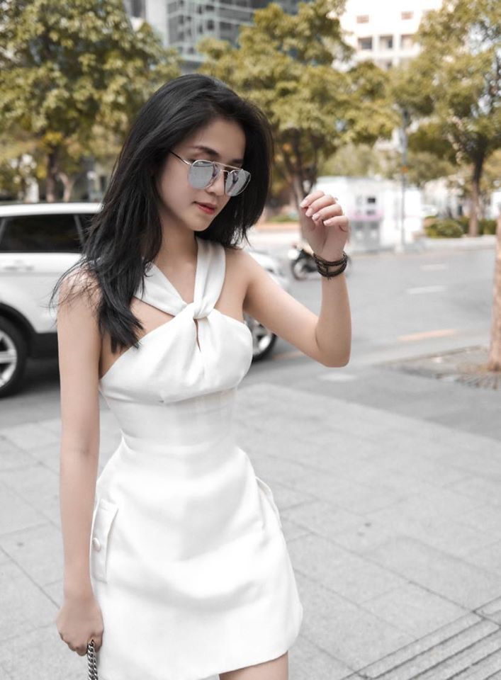 Qua những hình ảnh cô nàng đăng tải có thể thấy phong cách của Trúc Phương cực sang chảnh và cuốn hút.