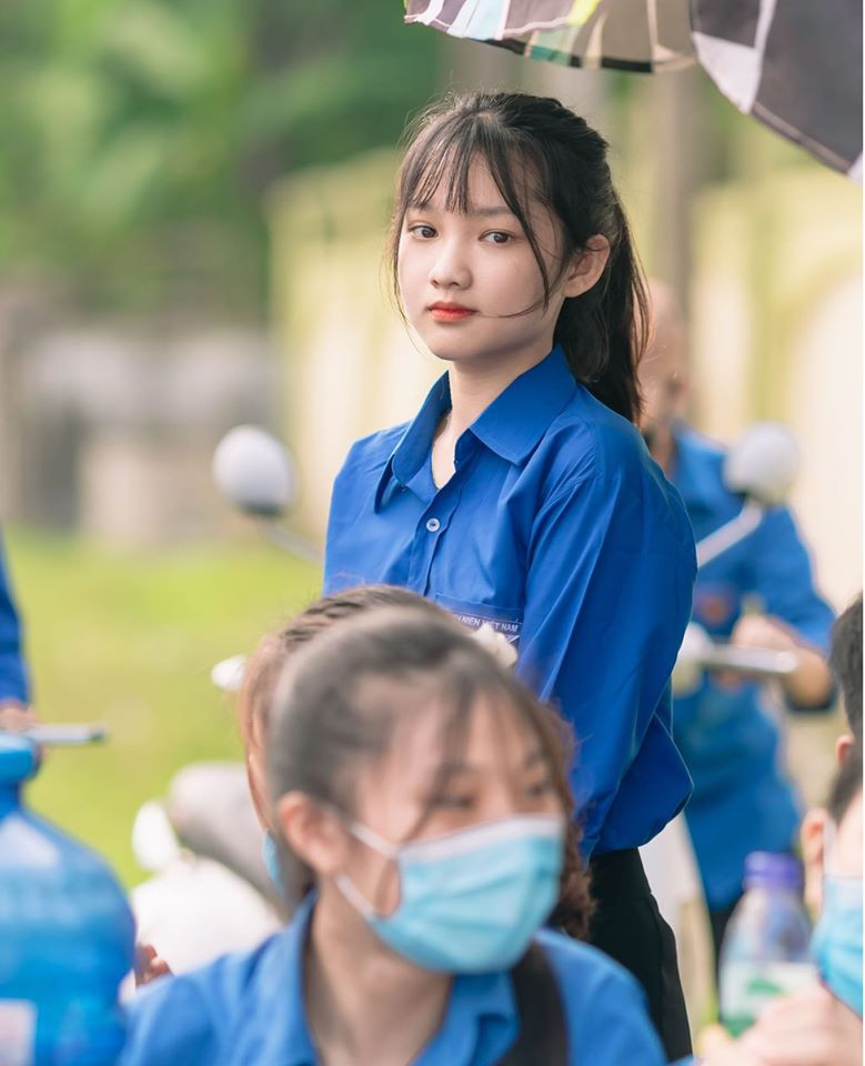 Cô bạn có tên là Nguyễn Thị Hồng Nhung, sinh năm 2003, quê huyện Anh Sơn, tỉnh Nghệ An.