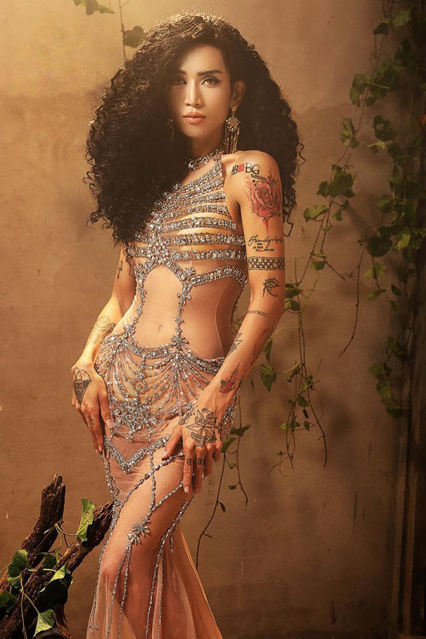 BB Trần nhiều lần khiến phải đẹp phải ghen tị hết nấc khi khoe body cực “nuột” trong những bộ đầm nóng bỏng.