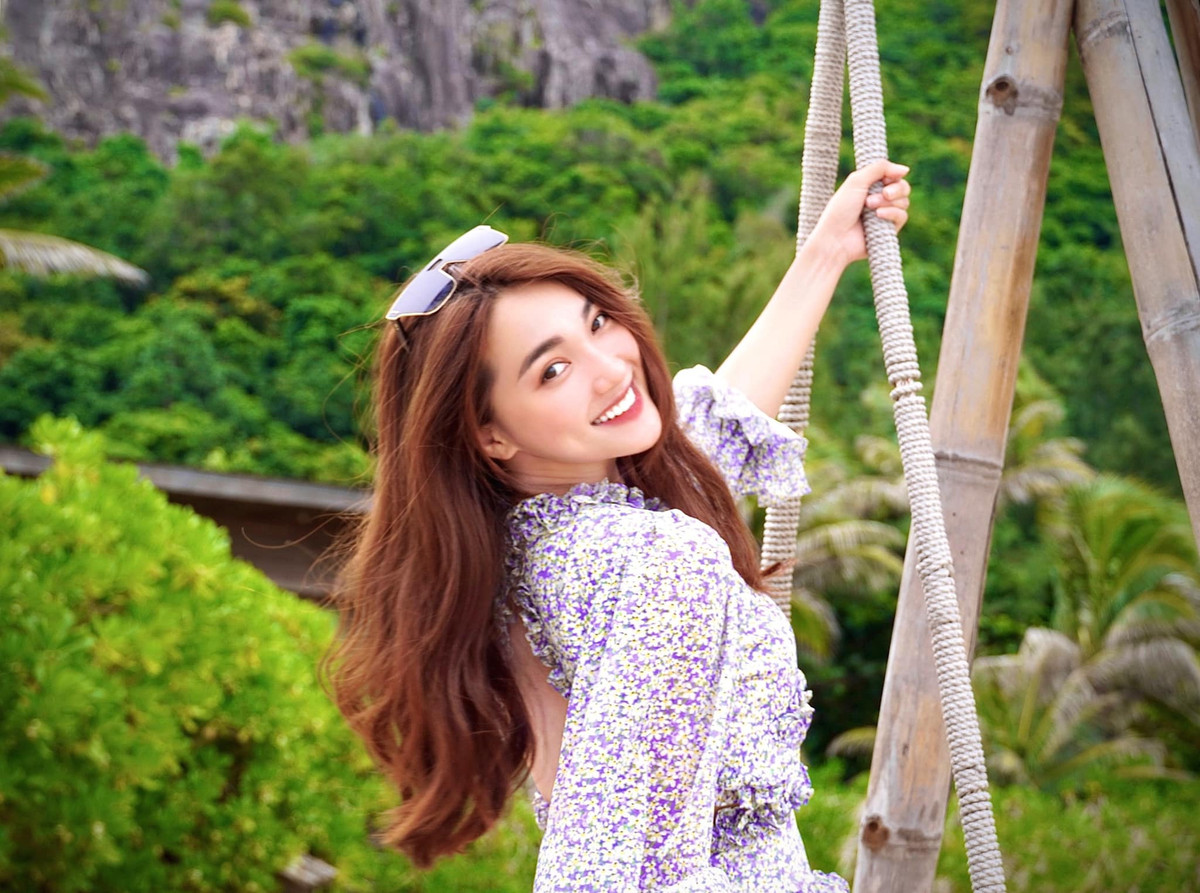 Sau đấu trường sắc đẹp Hoa hậu Hoàn vũ, Ngọc Nữ xuất hiện dày đặc tại các event, quảng cáo… với hình ảnh đa dạng, cuốn hút hơn.