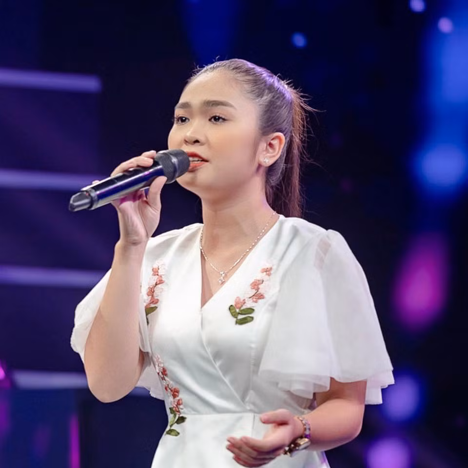 Nữ ca sĩ nhí thường xuyên tham gia những đêm nhạc mang âm hưởng dân ca Nam bộ và bolero.