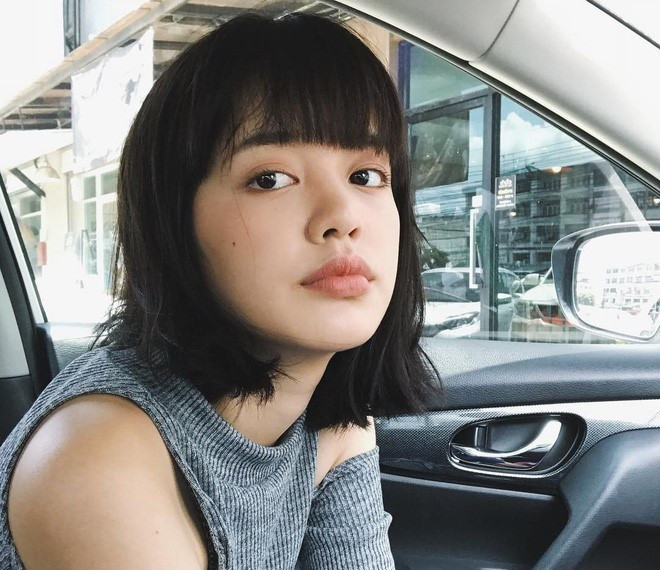 Trong những bức hình của mình, Pigkaploy ít khi diện váy áo lộng lẫy, cô nàng chỉ diện những trang phục đời thường.