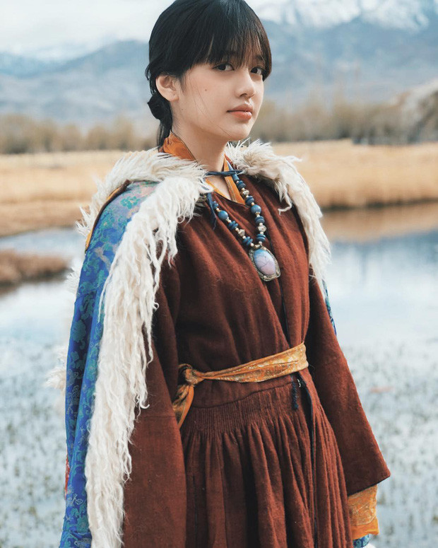 Ở một số góc chụp, gương mặt xinh xắn cùng biểu cảm thần thái của Pigkaploy được nhiều người nhận xét giống với Lisa - thành viên người Thái Lan của nhóm nhạc Hàn Quốc Black Pink.