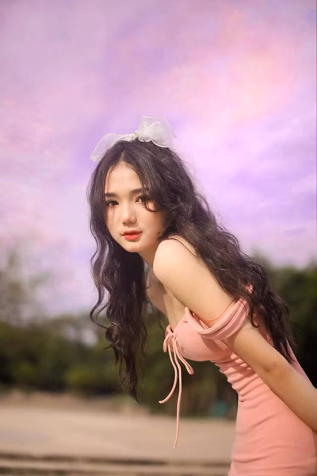 Trên tài khoản mạng xã hội của mình, nữ sinh cũng thường xuyên đăng tải những bức hình đời thường rất xinh xắn nhận được nhiều sự chú ý, khen ngợi.