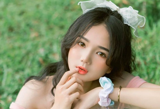 Tận dụng lợi thế về ngoại hình, ngoài thời gian cho học tập, Lê Lâm cũng tham gia làm mẫu ảnh để kiếm thêm thu nhập.