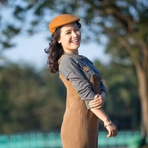 Mặc dù bận rộn trên con đường ca hát, thế nhưng Dương Hoàng Yến vẫn hoàn thành tốt công việc giảng dạy của mình.