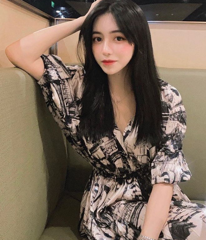 Kết quả là so với quá khứ, nhan sắc của cô nàng cũng được "thăng hạng" lên mấy phần. Mời quý độc giả đón xem thêm video Hái ra tiền nhờ danh xưng hot girl - Nguồn: KÊNH VTC1