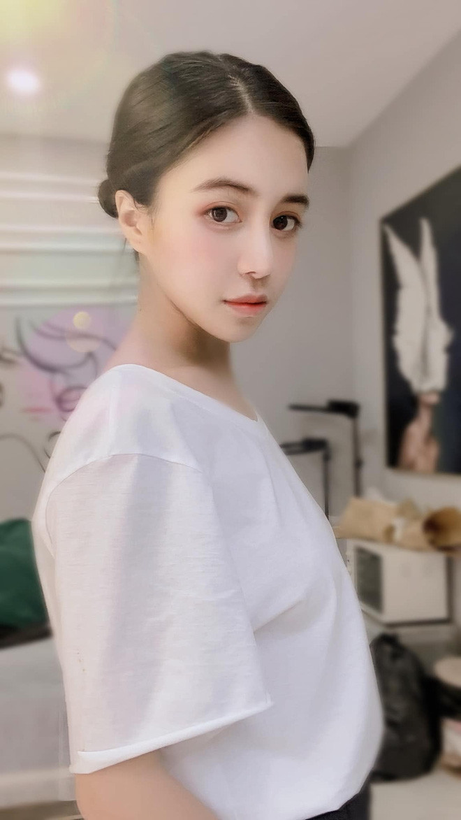 Sau quá trình phẫu thuật gọt xương mặt rất thành công, gương mặt của Trang Anna hiện tại đã thon gọn hơn xưa.