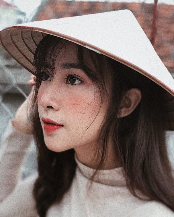 Hiện tại, cặp trai tài gái sắc đã chính thức về chung một nhà và sắp lên chức bố mẹ. Mời quý độc giả đón xem thêm video Hái ra tiền nhờ danh xưng hot girl - Nguồn: KÊNH VTC1