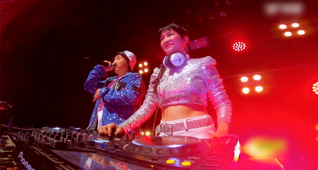 Tuy nhiên mới đây khi xuất hiện trên sóng truyền hình của King of Rap, Trang Moon khiến không ít khán giả khó nhận ra vì góc quay "dìm" gương mặt.