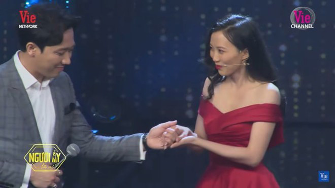 Mai Tường Vân sinh năm 1991, đến từ Thanh Hoá, cô đã tốt nghiệp khoa tiếng Anh, trường Đại học Mở Hà Nội. Tường Vân đã có thời gian sinh sống và làm việc tại Philippines.