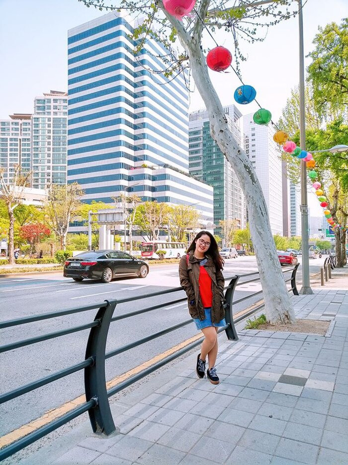 Mới đây, Phương Mai được trao học bổng toàn phần khi ứng tuyển 6 chương trình thạc sĩ. Trong đó, 9X được Liên minh châu Âu trao học bổng Erasmus Mundus – được coi là học bổng danh giá bậc nhất châu Âu. Mời quý độc giả đón xem thêm video Nữ sinh Nghệ An nói nhiều thứ tiếng - Nguồn: KÊNH VTC1