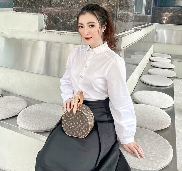 Nữ sinh Học viện Ngoại giao Ngô Khánh Linh hiện đang học năm cuối, cô nàng từng đăng quang hoa khôi Học viện năm 2016.