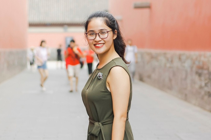 Trần Phương Mai cũng là nữ sinh viên nổi bật của trường Học viện Ngoại giao. Cô nàng từng là thủ khoa của học viện Ngoại giao năm 2019, tốt nghiệp với GPA đạt 3.87/4, bằng xuất sắc học ngành Quan hệ quốc tế.