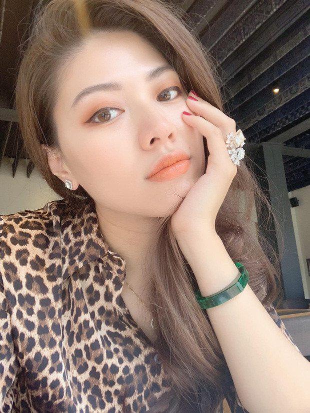 Ngọc Trinh làm nhiều fan thích thú khi sở hữu phong cách thời trang trẻ trung, năng động và không kém phần sành điệu.