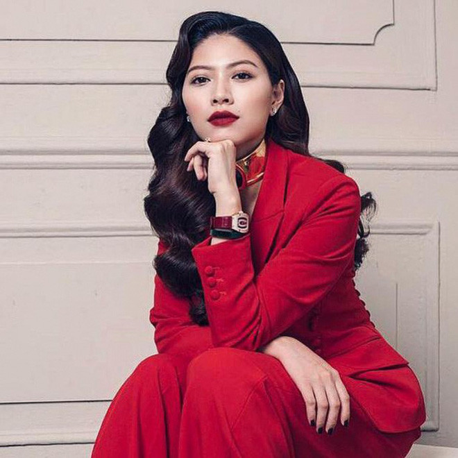 Trên trang cá nhân của mình, người đẹp này luôn đăng tải hàng loạt những khoảnh khắc du lịch sang chảnh, đồ hiệu chất đầy khiến nhiều người ghen tị.