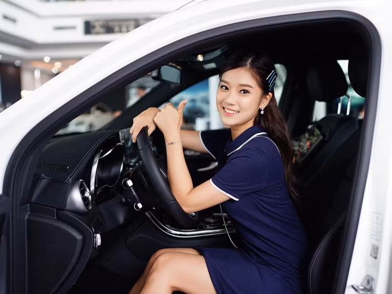 Chiếc xe mà Hoàng Yến vừa mua là mẫu xe thuộc dòng SUV hạng sang.