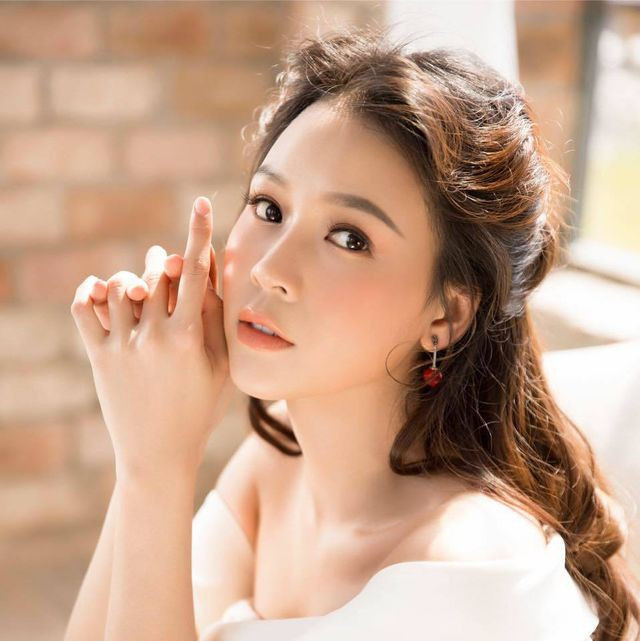 Nguyễn Hà My (thường gọi là Sam, SN 1990) là một trong những hot girl đời đầu. Sam nổi lên từ cuộc thi Miss Teen, rất có tiếng trong giới trẻ Sài Gòn.