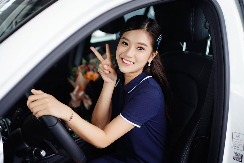 Sau 6 năm hoạt động nghệ thuật, Hoàng Yến Chibi hiện đang sở hữu 3 căn nhà, xế hộp hạng sang và hàng loạt món đồ hiệu đắt tiền.