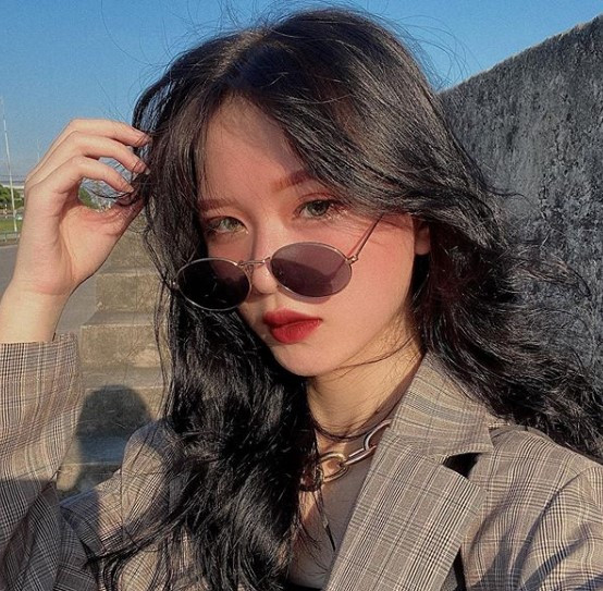 Dù bị chê trên sóng truyền hình, thế nhưng đâu ai biết rằng Ngọc Minh lại là một cái tên rất nổi tiếng trên MXH với trào lưu biến hóa ngoại hình.