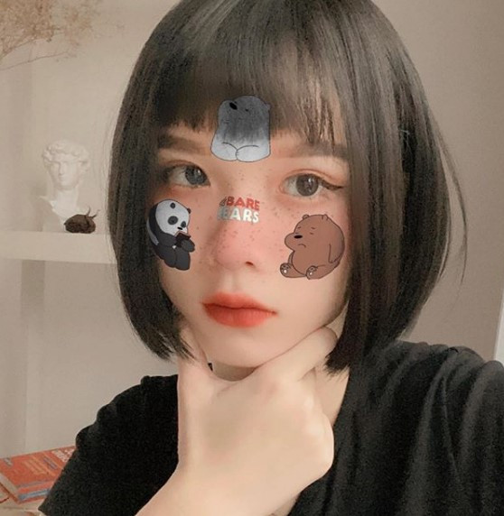 Hot girl 10x được đánh giá có gu ăn mặc cá tính và khá nổi bật với bạn bè cùng trang lứa.