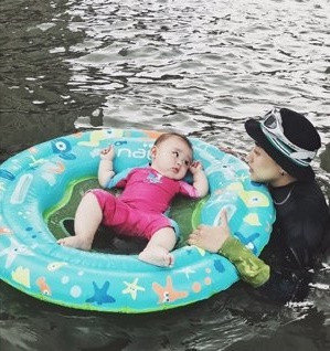 Diệp Hải Dương vẫn thường đăng tải hình ảnh hạnh phúc của mình cùng bé Doris trên trang cá nhân. Mời quý độc giả đón xem thêm video 120 em bé ra đời nhờ thụ tinh nhân tạo - Nguồn: KÊNH VTC1