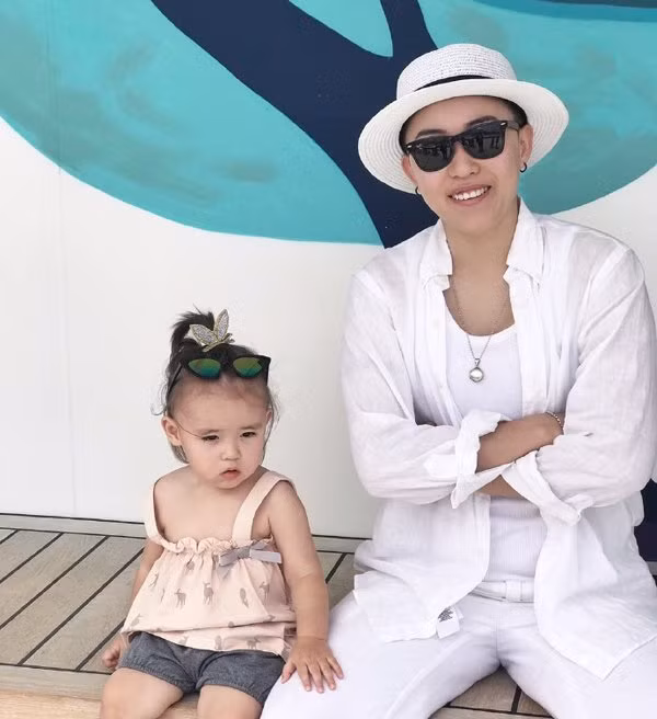 Với mong muốn được trở thành một người mẹ nhưng lại chưa sẵn sàng để kết hôn, nữ CEO của hãng mỹ phẩm tại Trung Quốc đã quyết định có con bằng biện pháp thụ tinh nhân tạo.