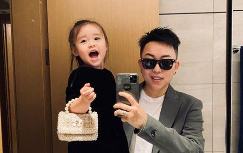 Hải Dương thường xuyên chia sẻ hình ảnh của mình và con trên trang cá nhân với niềm tự hào và hạnh phúc.