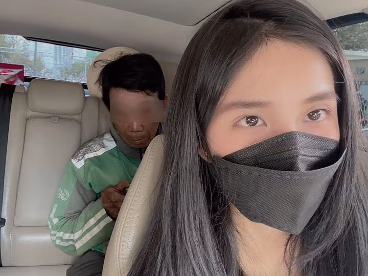 Đây không phải là lần đầu tiên hot girl Sài Thành này ra tay giúp đỡ người gặp hoàn cảnh khó khăn. Vừa qua, Trúc Phương được CĐM nể phục vì tấm lòng nhân ái khi kêu gọi mọi người đóng góp giúp chú xe ôm tên Hải đã vất vả mưu sinh trên đường phố Sài Gòn.